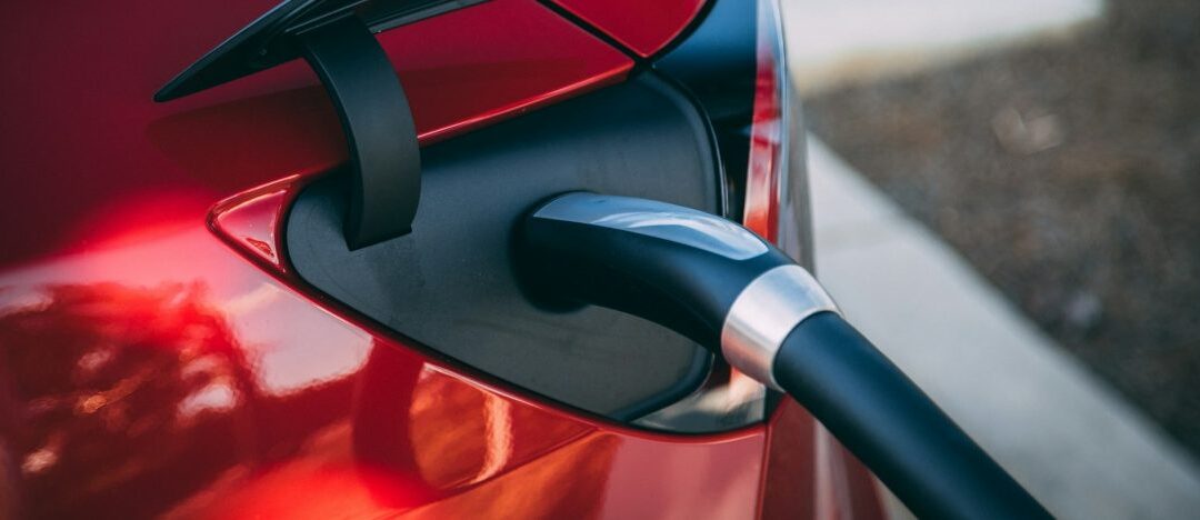 Feststoffbatterien für Elektroautos: Sicherer, schneller, weiter?